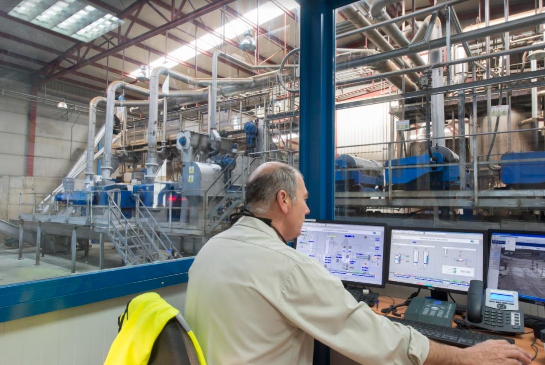 La fábrica ubicada en Salteras da trabajo a más de 100 personas provenientes de Aljarafe y Sevilla.