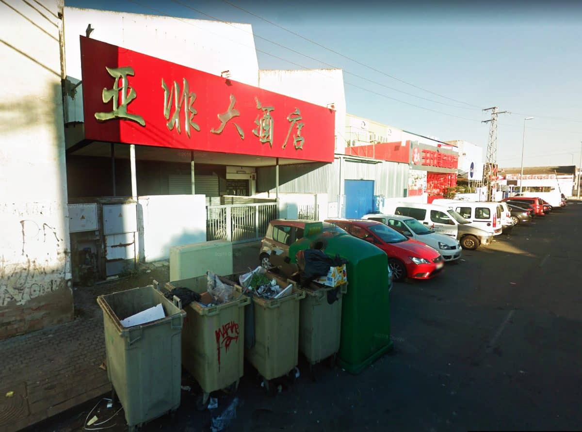 Locales en Carretera Amarilla; la puerta azul fue uno de los lugares de registros.