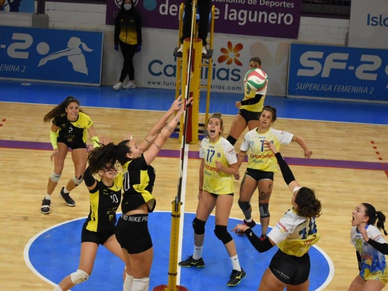 Imagen del encuentro celebrado este domingo entre el Mairena Voley Club y el Aguere de la Laguna.