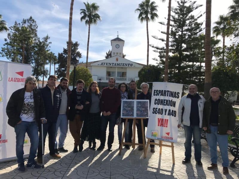 Miguel Ángel Bustamante, diputado estatal, y Jose María Calado, líder de IU Espartinas, piden conexión con la SE-40.