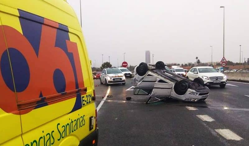 Coche accidentado esta mañana en la SE-30. Foto de @epes.061