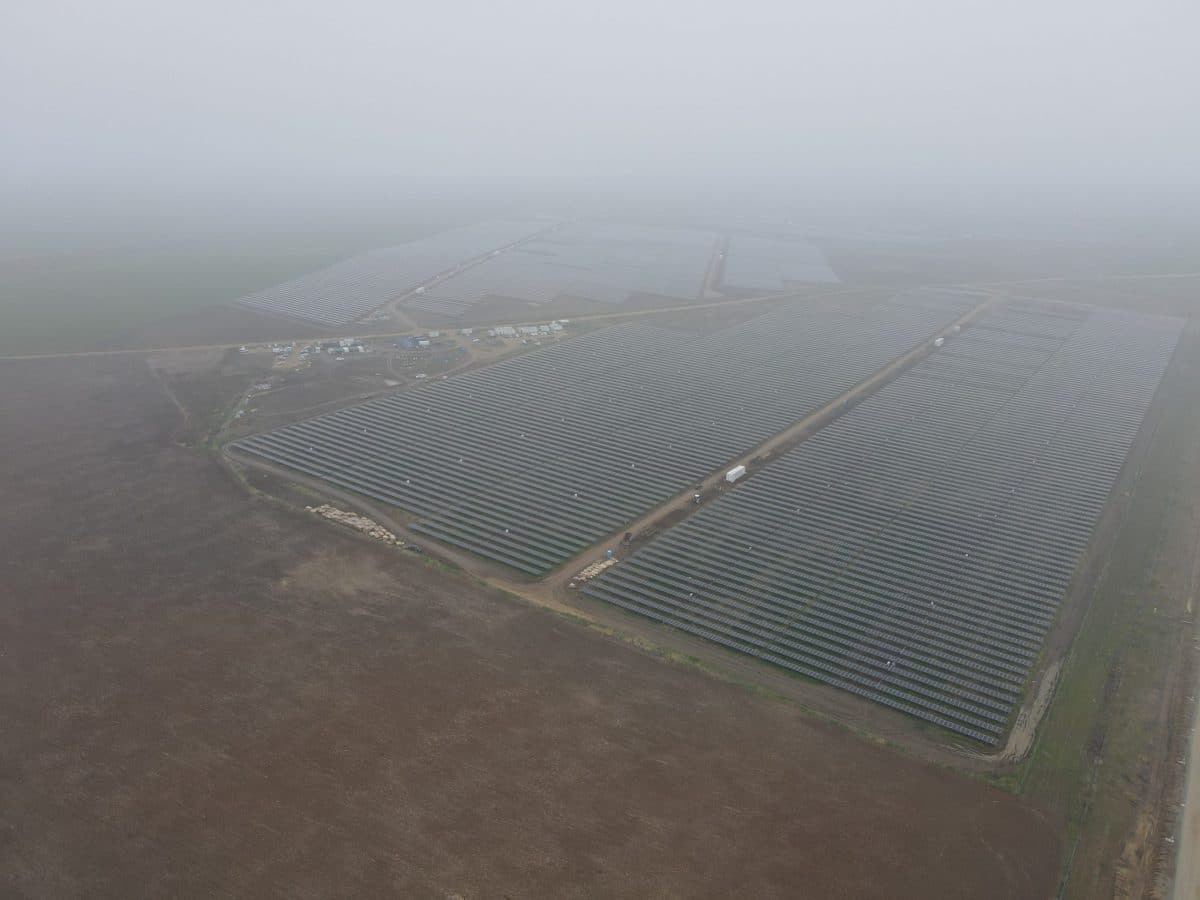 Imagen de la nueva instalación de placas fotovoltaicas en Sanlúcar la Mayor.