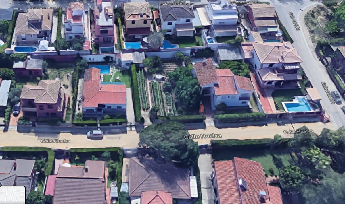 Parcela de la Calle Huelva donde se halló la cabaña prehistórica.
