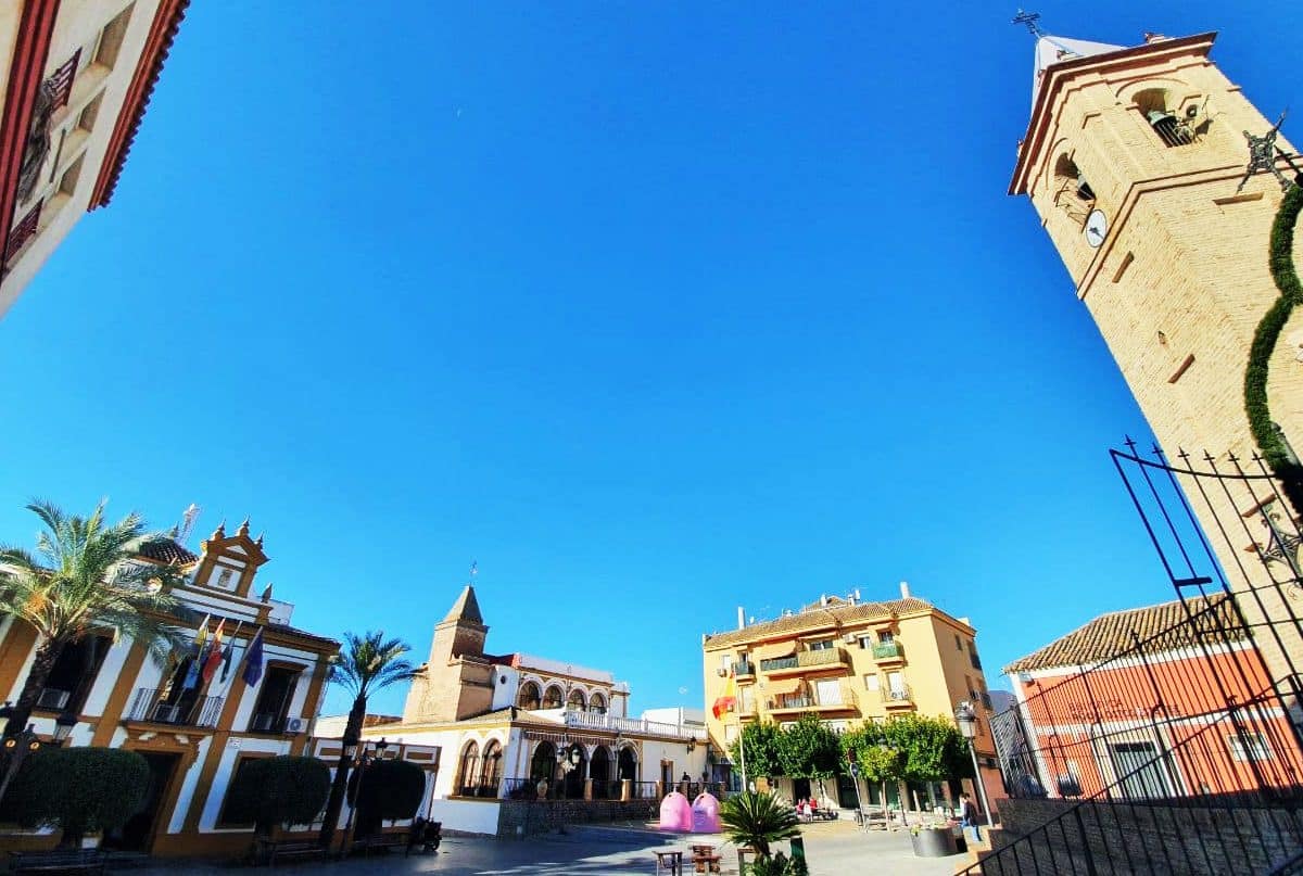 Plaza de España de Gines. Foto de Aljarafe Digital.