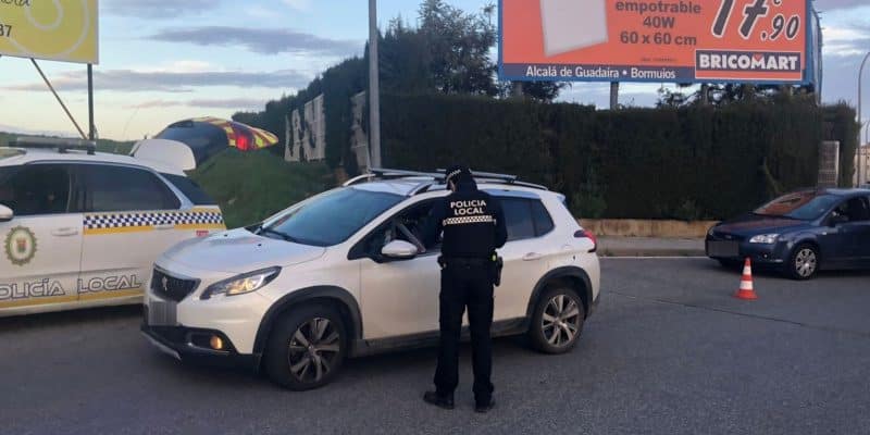 Uno de los controles de la Policía Local en San Juan de Aznalfarache.