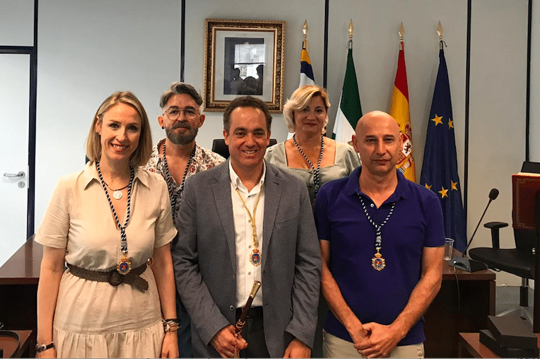 Antonio Suárez junto a su equipo de gobierno el día de su elección.