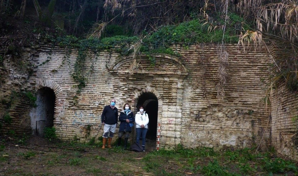 Primera visita de la Sociedad Espeleológica Geos a las puertas de la Mina de Agua.