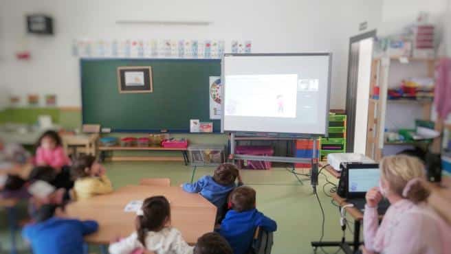 Alumnado infantil en un colegio de Mairena. Foto Ayuntamiento de Mairena.