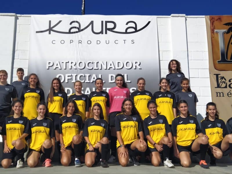 Equipo femenino del Club Deportivo Salteras patrocinado por Kaura Coproducts.