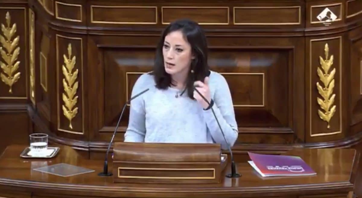 Isabel Franco (UP) en la tribuna del Congreso de los Diputados.
