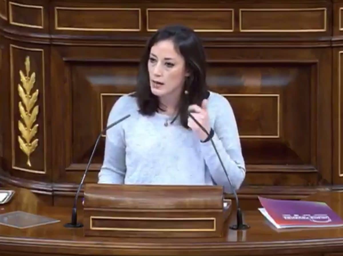 Isabel Franco (UP) en la tribuna del Congreso de los Diputados.