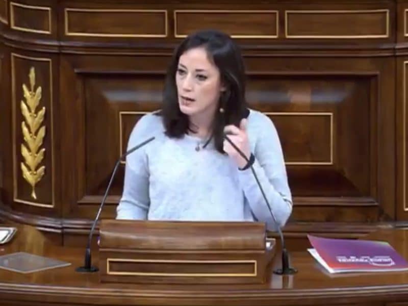 Isabel Franco (UP) en la tribuna del Congreso de los Diputados.