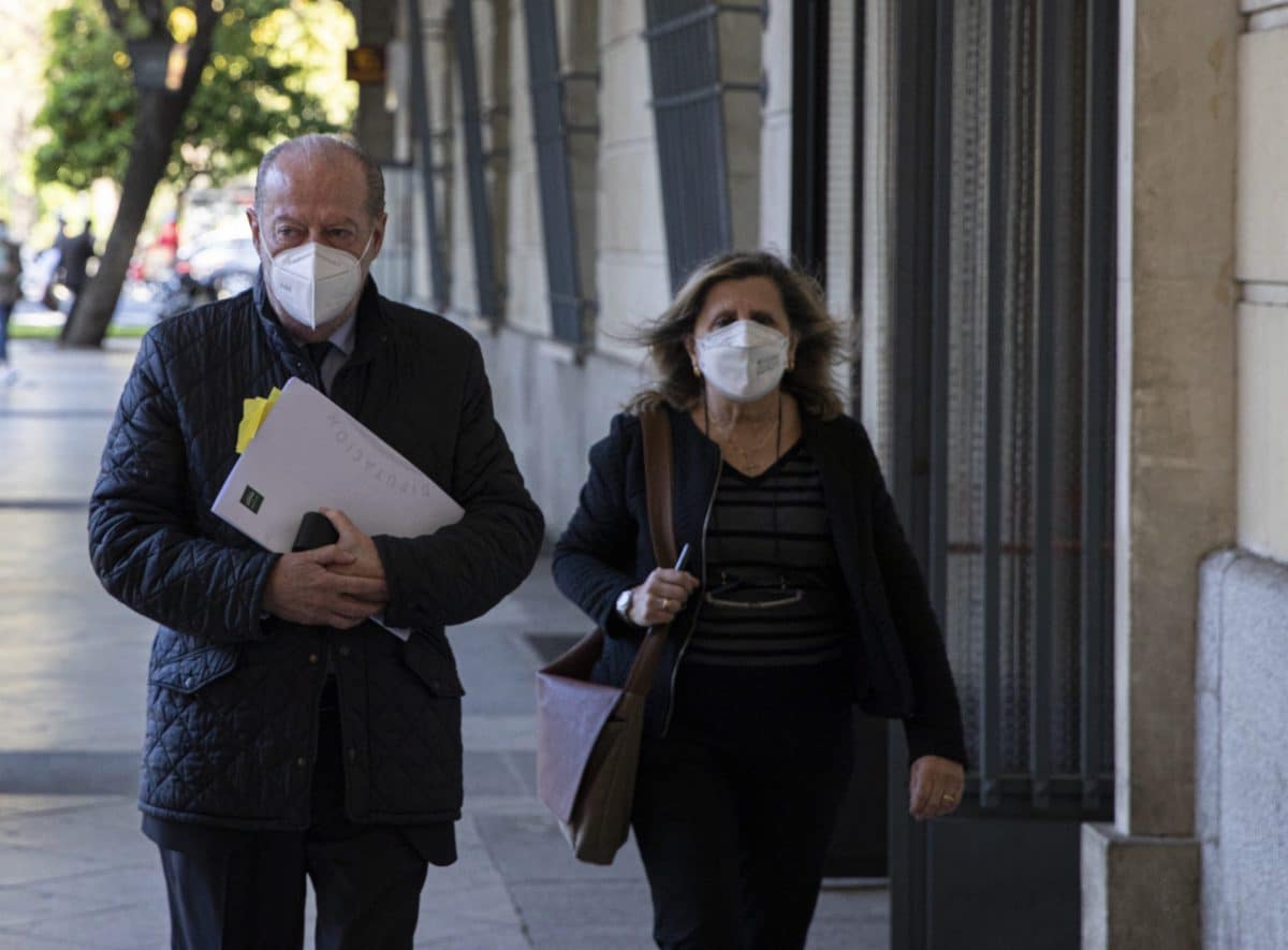 El presidente de la Diputación de Sevilla, Fernando Rodríguez Villalobos acude a los juzgados por las ayudas a la Pará de Gines. Foto de María José López.