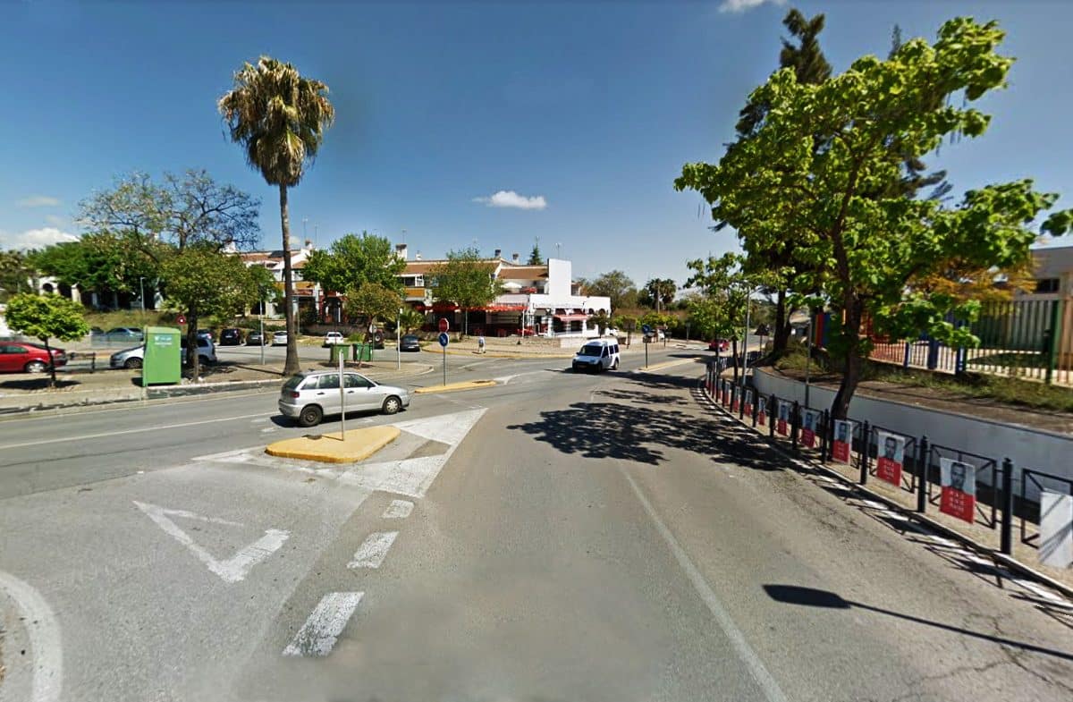 Cruce de la calle Sevilla con la calle Mairena, en Palomares del Río.