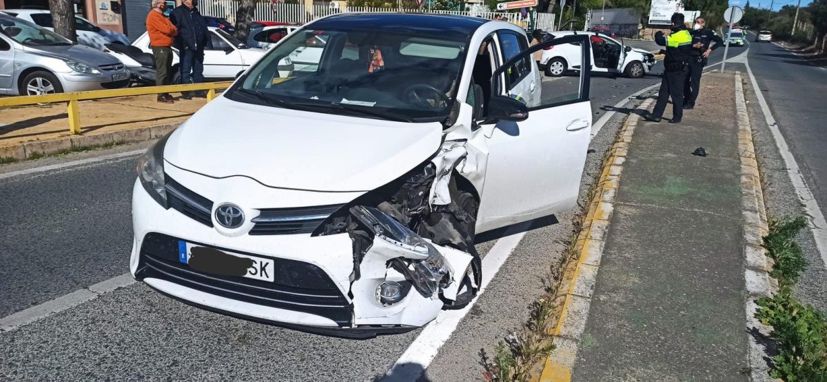 Imagen del accidente en Tomares. Policía Local de Tomares.