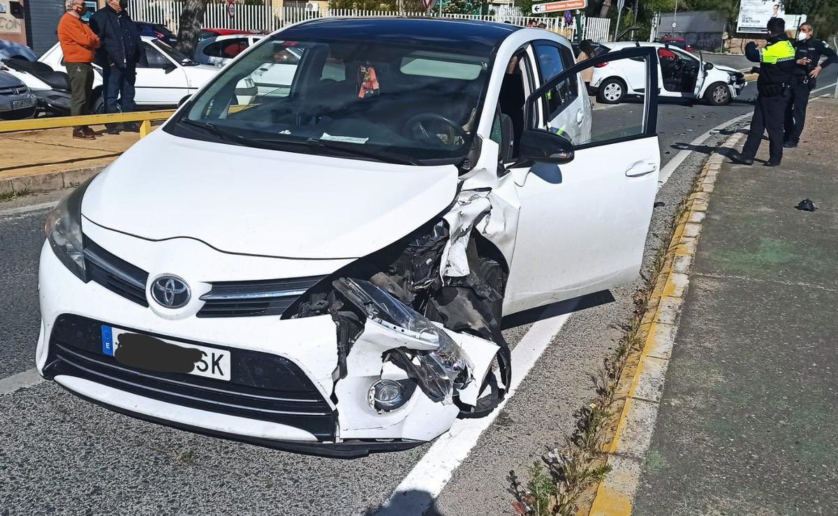 Imagen del accidente en Tomares. Policía Local de Tomares.