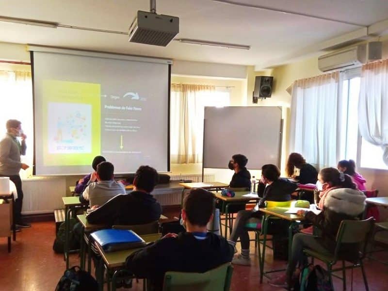Taller contra los bulos en Mairena del Aljarafe