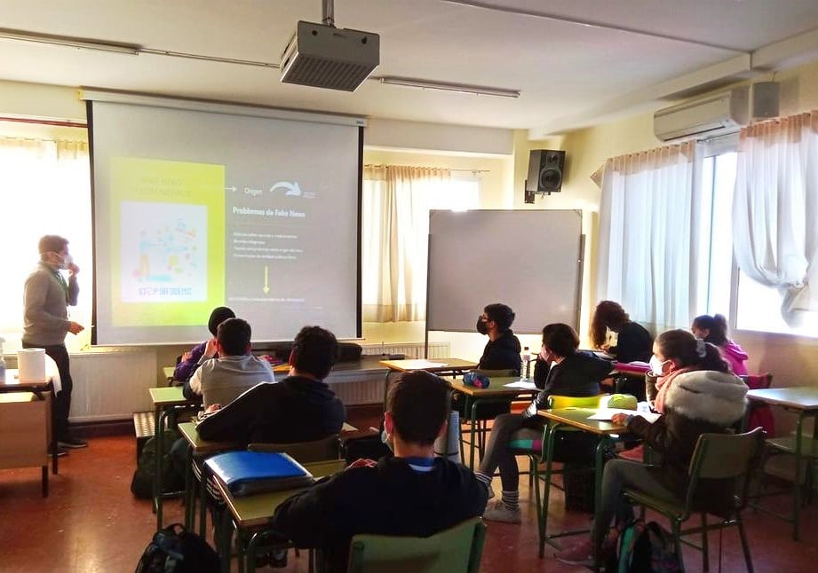 Taller contra los bulos en Mairena del Aljarafe