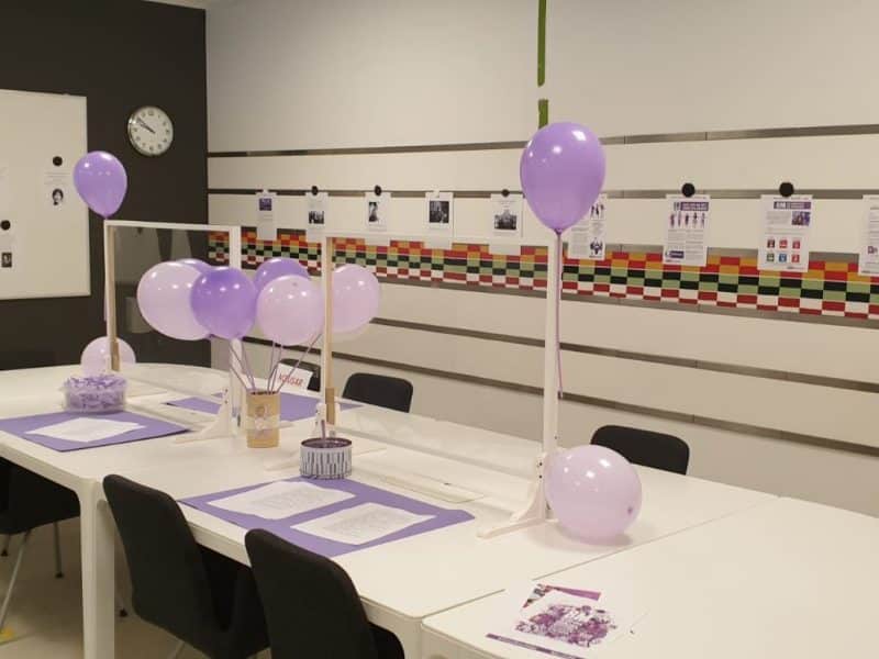 Sala preparada para celebrar el 8M en el Ikea de Castilleja.