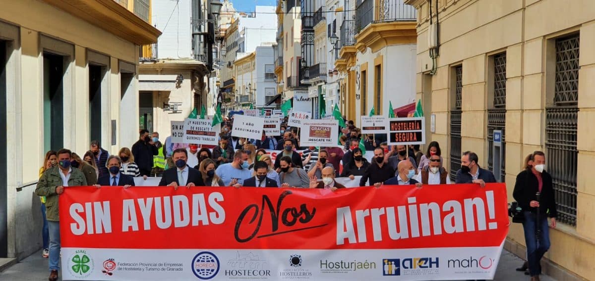 Manifestación de los hosteleros en el centro de Sevilla. Asociación de Hosteleros de Sevilla y Provincia.