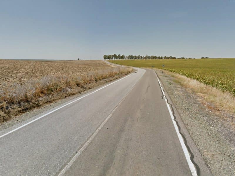 Carretera que une Olivares y Gerena.