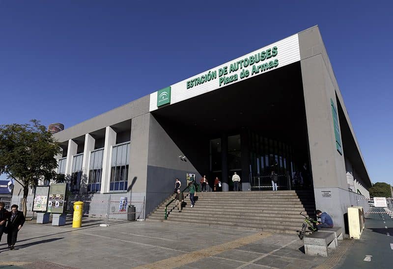 Exterior de la estación de autobuses Plaza de Armas de Sevilla, que la Junta de Andalucía va a reformar.