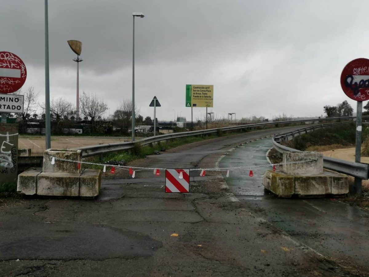 Corte por obras en el Puente de la Señorita de Camas. Foto de Marifran Carazo.