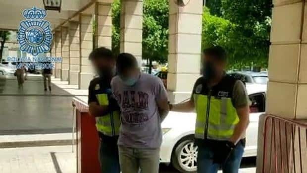 El presunto asesino de Loli Ortiz es dirigido a los juzgados de Sevilla.