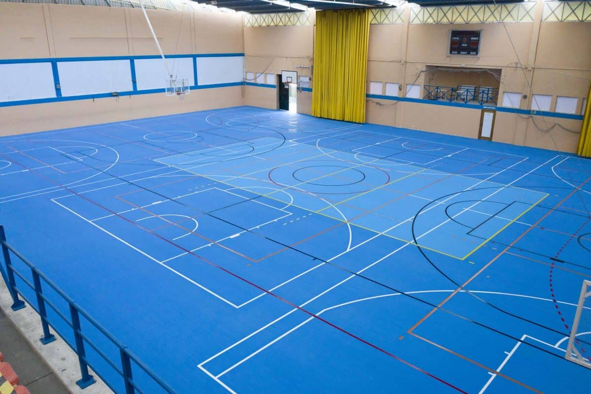 Así ha quedado la nueva pista deportiva en el Pabellón de Cavaleri. Foto del Ayuntamiento de Mairena
