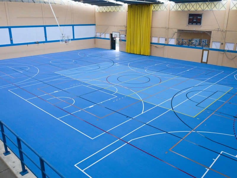 Así ha quedado la nueva pista deportiva en el Pabellón de Cavaleri. Foto del Ayuntamiento de Mairena