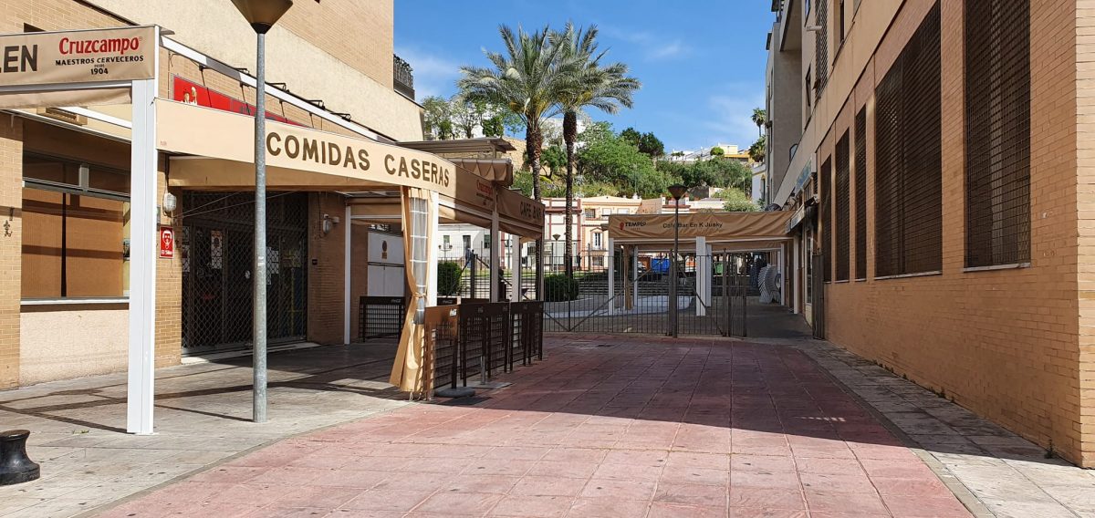 Comercios cerrados en San Juan de Aznalfarache.