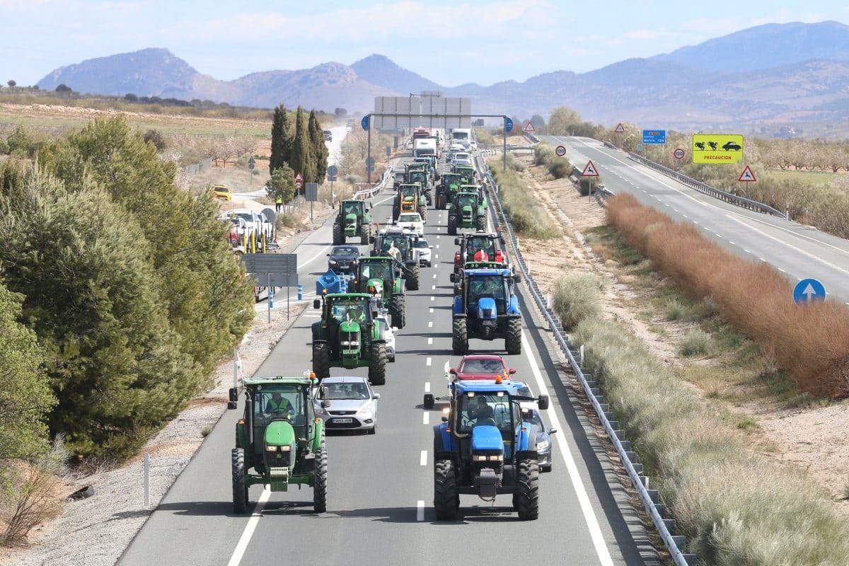 Foto de archivo de tractores andaluces en protesta.