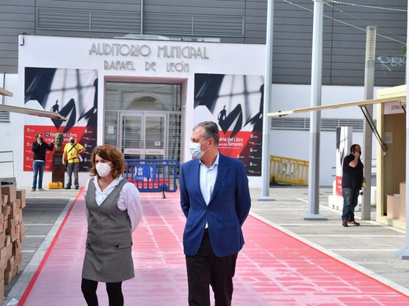 José Luis Sanz en el Auditorio Rafael de León inaugura la Feria de Tomares. Foto: Ayto. Tomares.