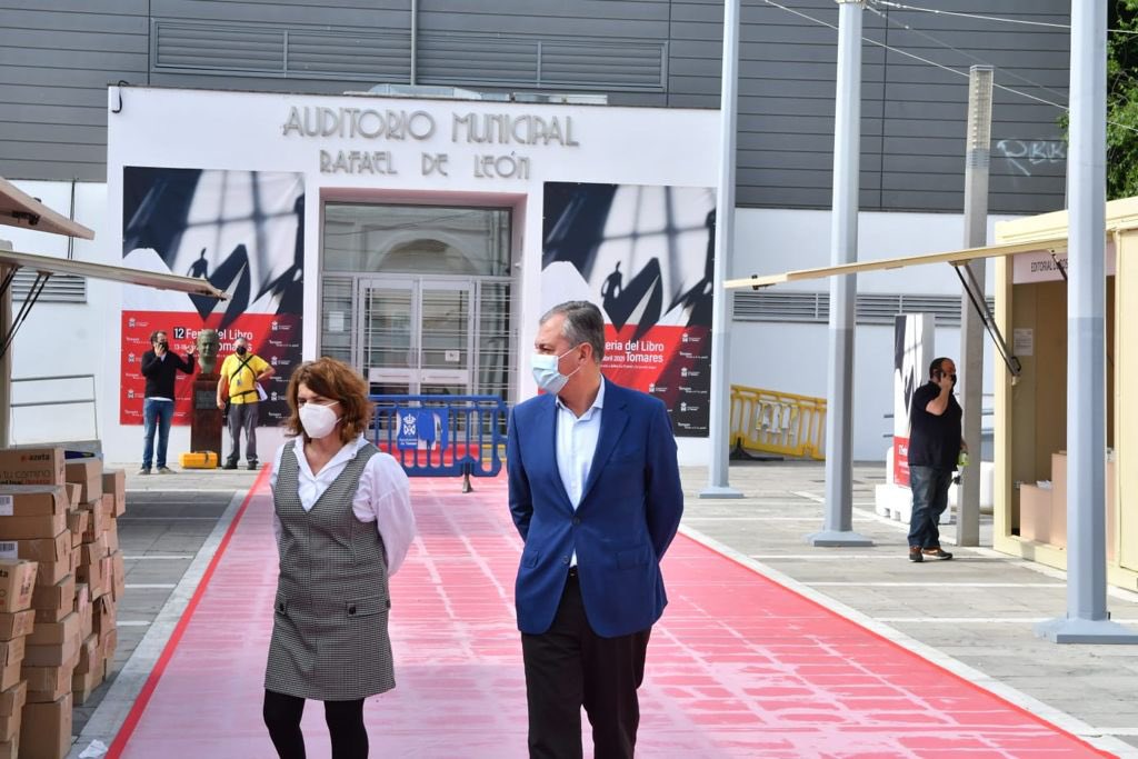 José Luis Sanz en el Auditorio Rafael de León inaugura la Feria de Tomares. Foto: Ayto. Tomares.