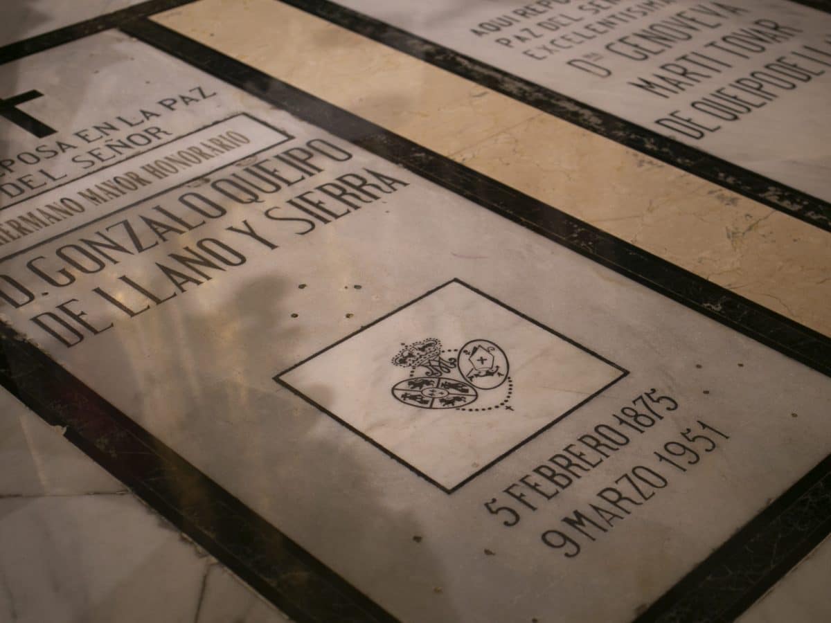 Tumba de Queipo de Llano en la Basílica de la Macarena. Europa Press.
