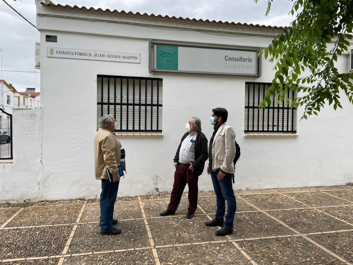 Visita al centro de salud de Coca Piñera.