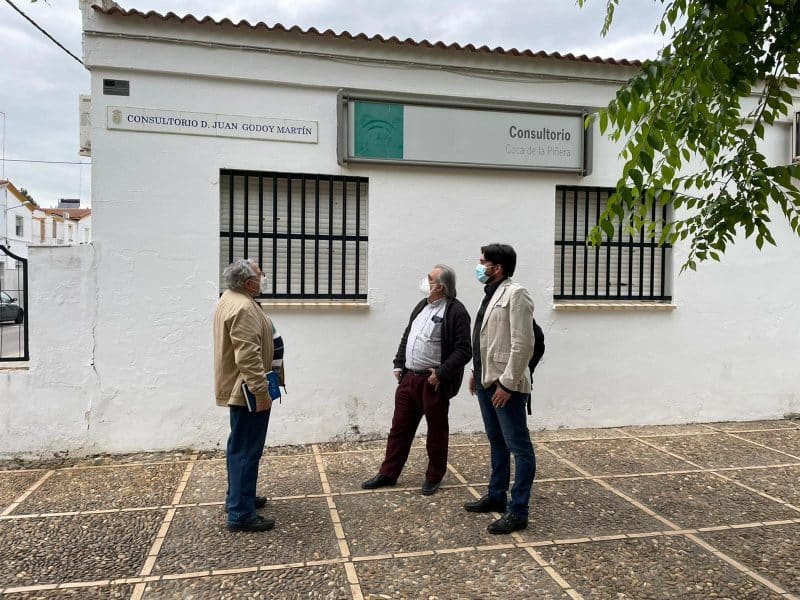 Visita al centro de salud de Coca Piñera.