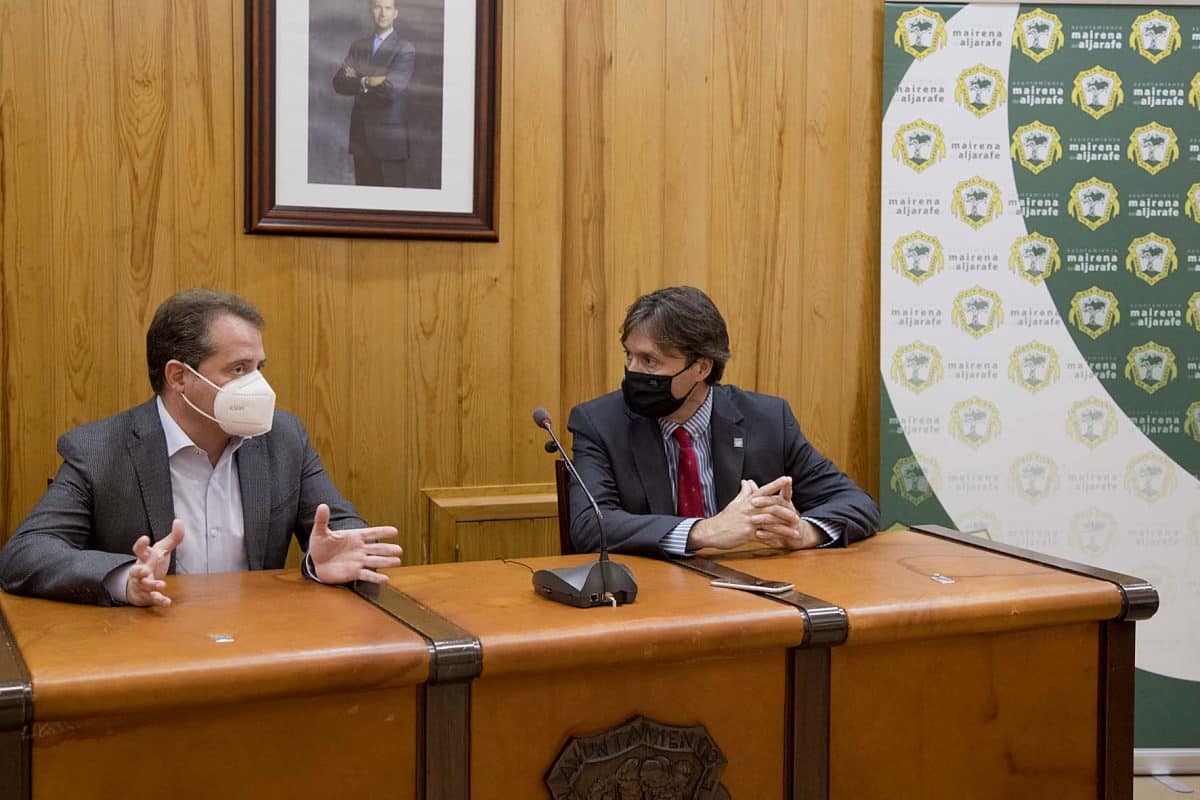El rector de la UPO, Francisco Oliva, y el alcalde de Mairena del Aljarafe, Antonio Conde