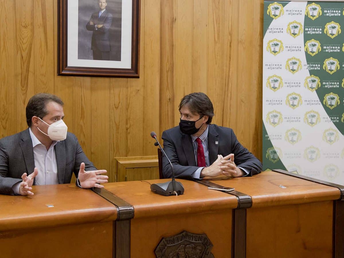 El rector de la UPO, Francisco Oliva, y el alcalde de Mairena del Aljarafe, Antonio Conde