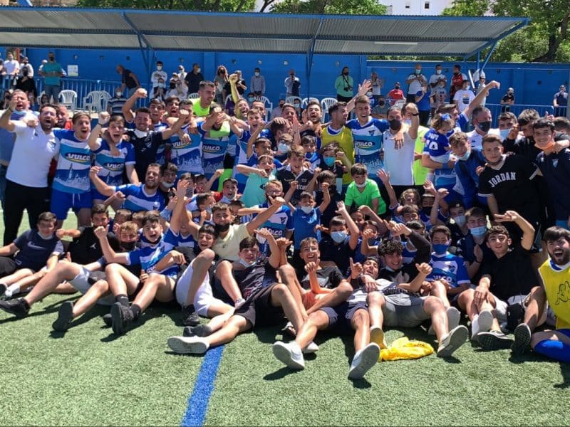 La UD Loreto celebra el ascenso a Segunda Andaluza. Imagen de UD Loreto.