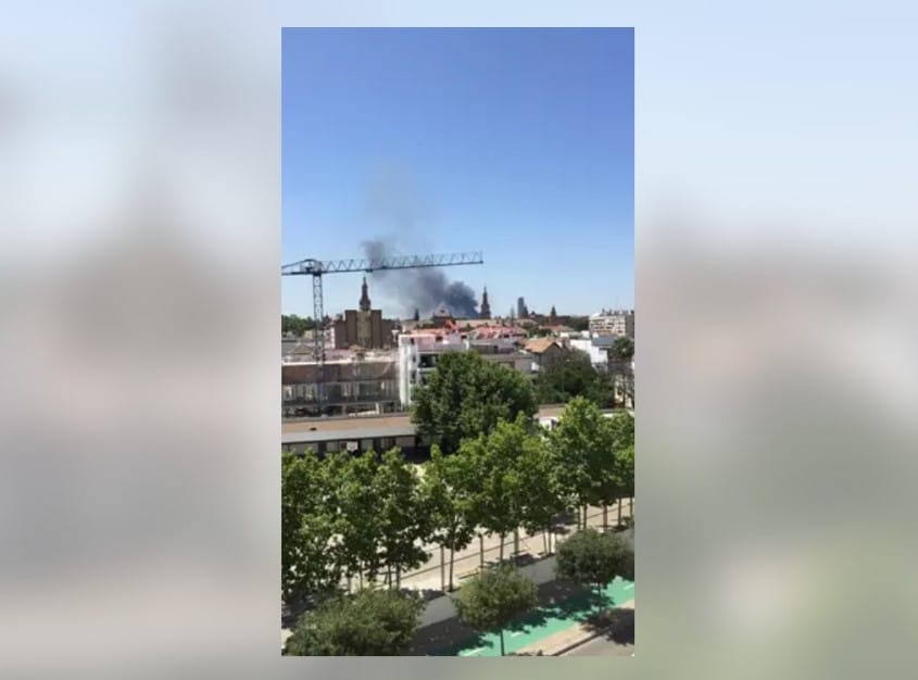 Columna de humo visible desde El Porvenir
