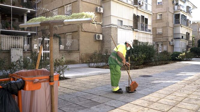 Trabajador de limpieza en Mairena