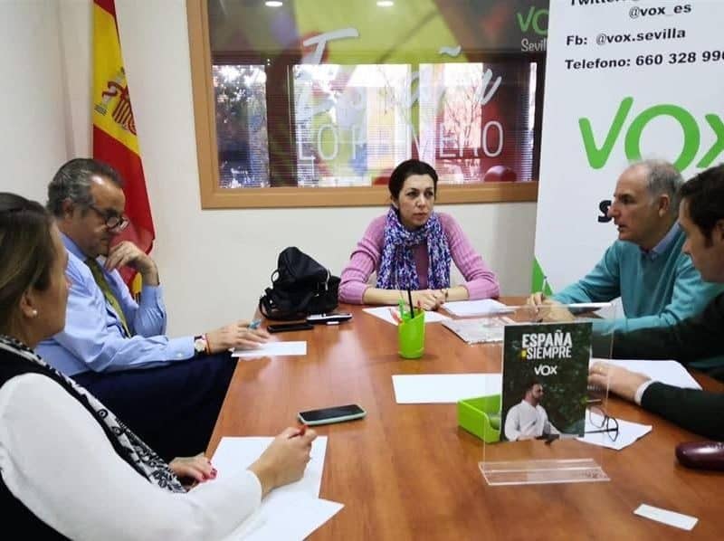 Javier Cortés junto a Vox Sevilla cuando era miembro de la gestora