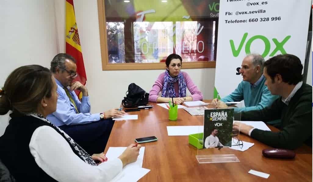Javier Cortés junto a Vox Sevilla cuando era miembro de la gestora