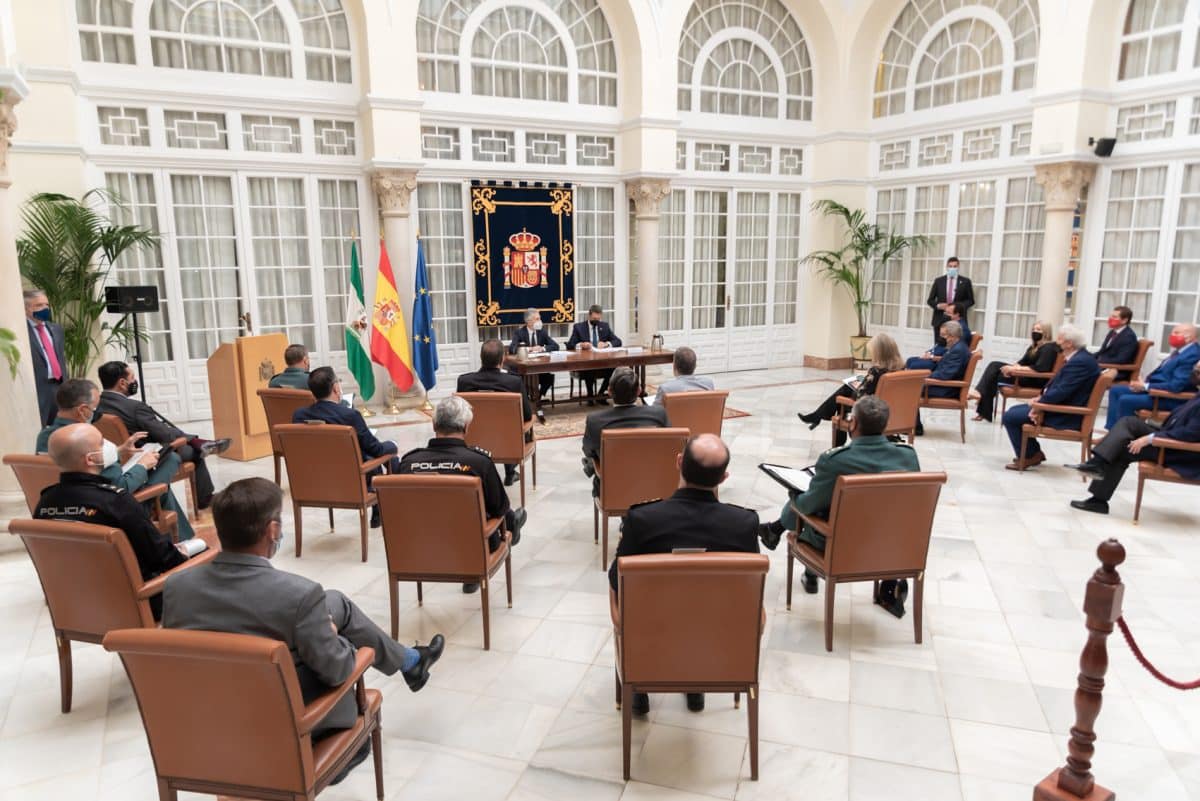 Reunión presidida por el Ministro del Interior a la que acude el alcalde de Santiponce, Justo Delgado.