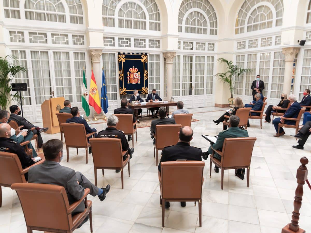 Reunión presidida por el Ministro del Interior a la que acude el alcalde de Santiponce, Justo Delgado.