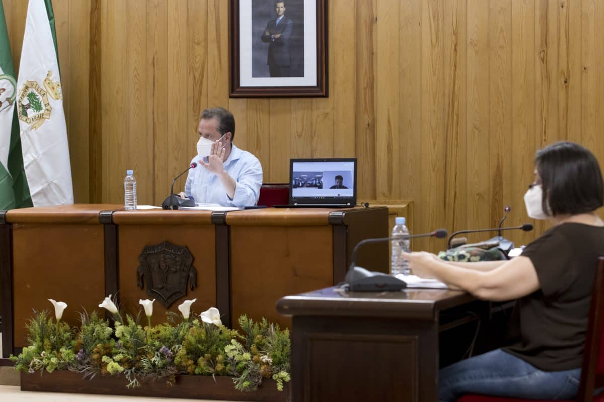 Delegada de Acción Social, Soledad Rodríguez y el alcalde Antonio Conde.