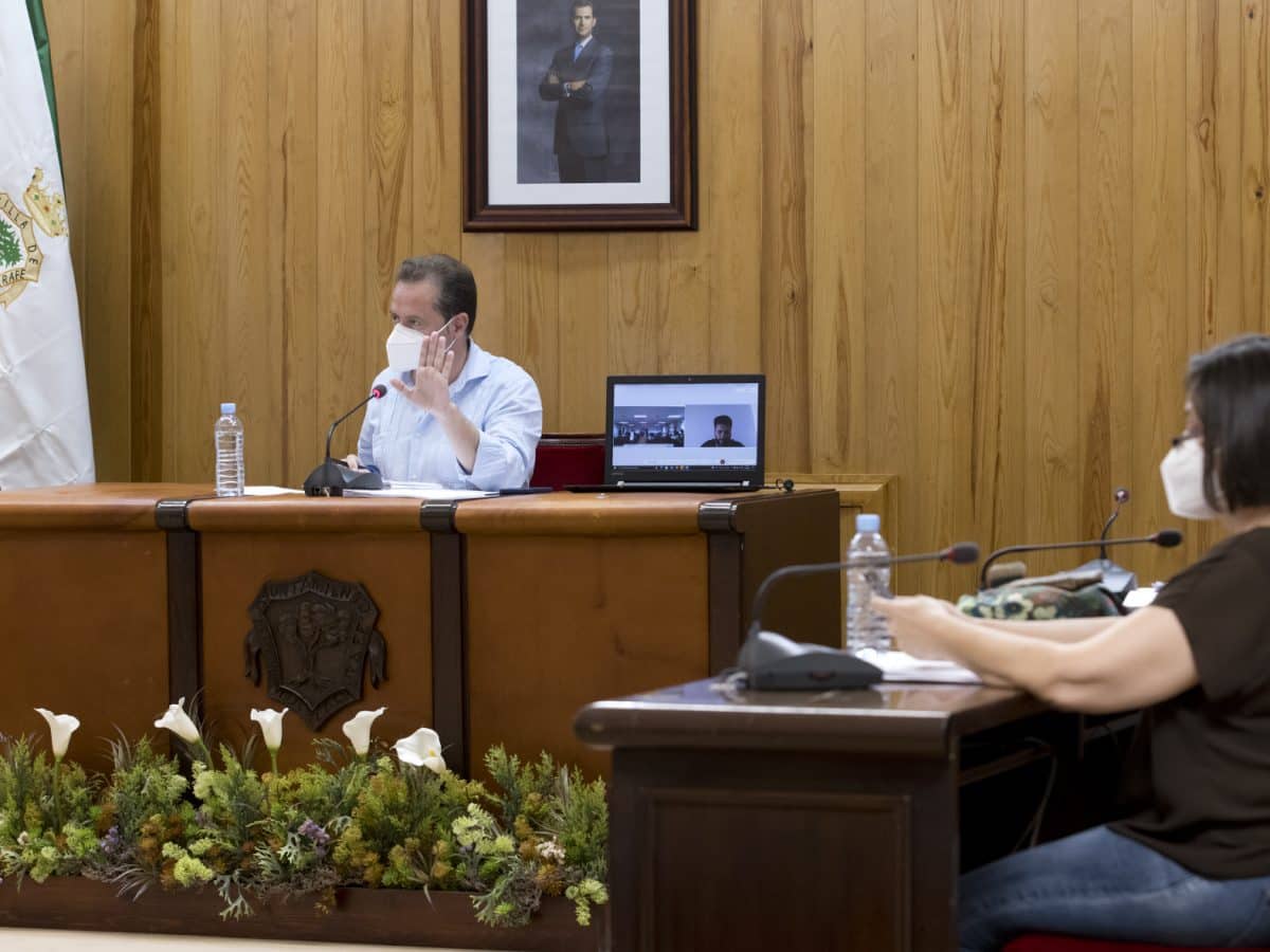 Delegada de Acción Social, Soledad Rodríguez y el alcalde Antonio Conde.