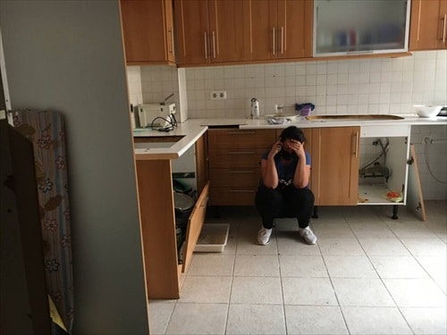 La afectada de la vivienda antes del desalojo.