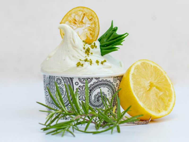 Helado de limón y romero.